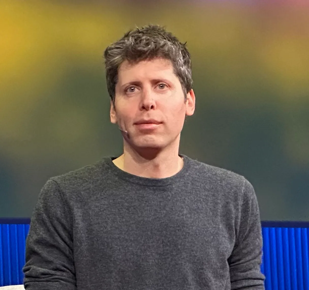 OpenAI 首席执行官萨姆·奥尔特曼在 TED 舞台上